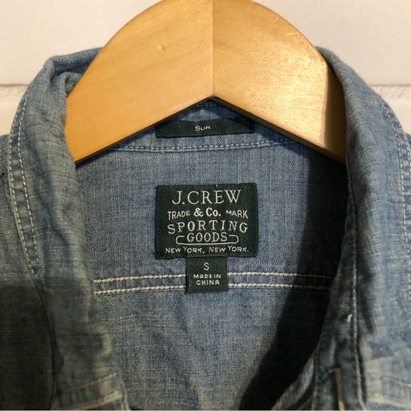 J Crew Shirt Mens Small Blue Chambray Denim Slim Fit Chin Strap Preppy - Picture 9 of 10